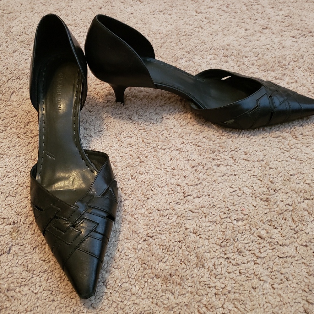 Gianni Bini black heels